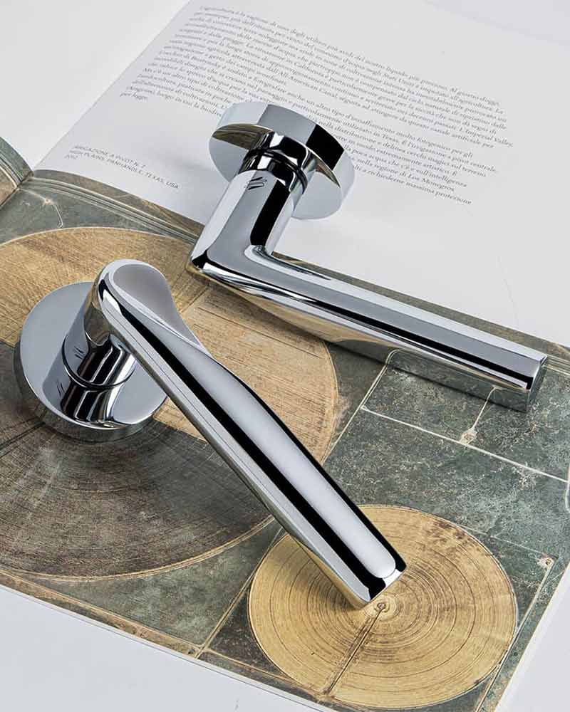 showroom-di-maniglie-in-pvc-legno-e-alluminio-milano